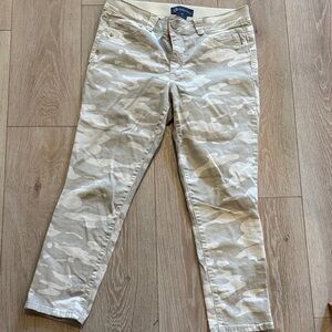 Democracy Ab Solution Pants cropped camo pants